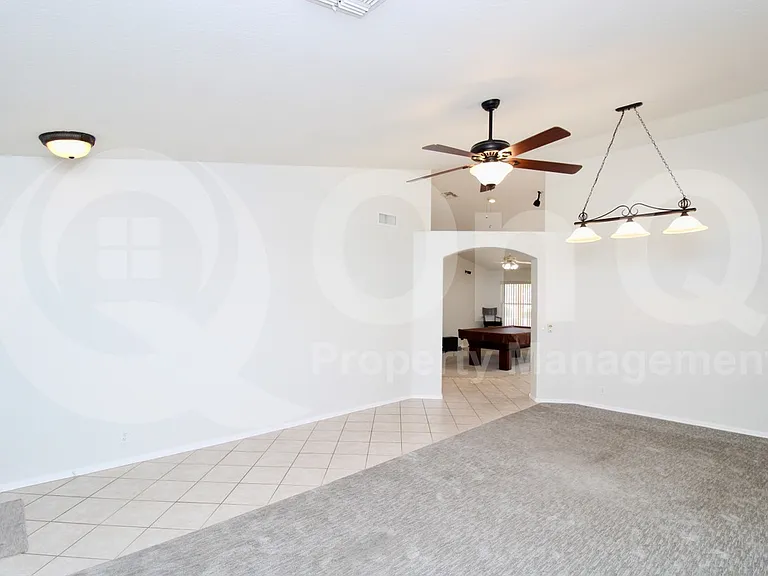 913 E Gary Ln — Photo 6