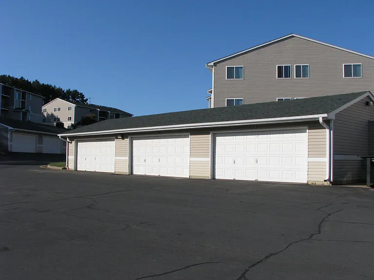 Southview Apartments — Photo 15