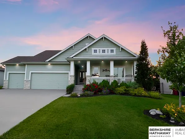 10818 S 109th St, Papillion, NE 68046