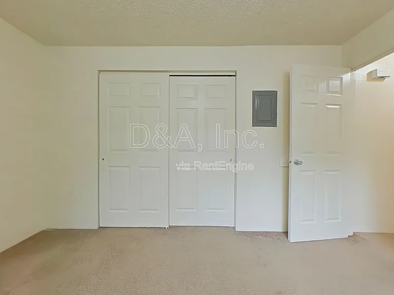 437 NW 11th St #3 — Photo 8