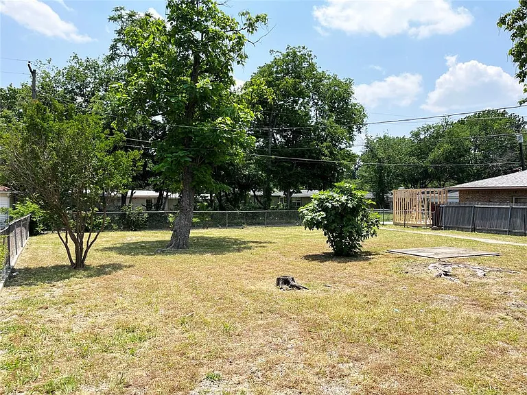 470 Highland Blvd — Photo 13