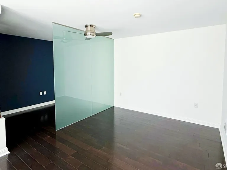 555 4th St #101 — Photo 3