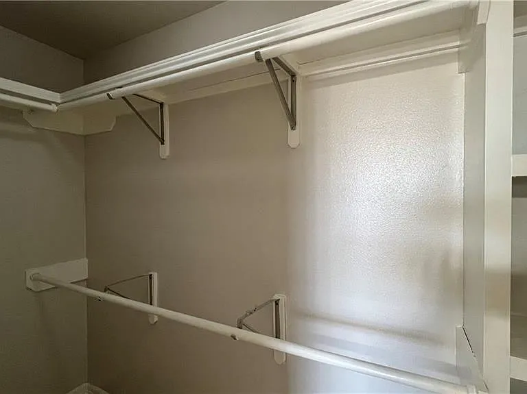 7100 N Seminary Rd — Photo 15