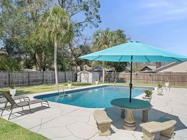 5 Hampton Ct, Mary Esther, FL 32569