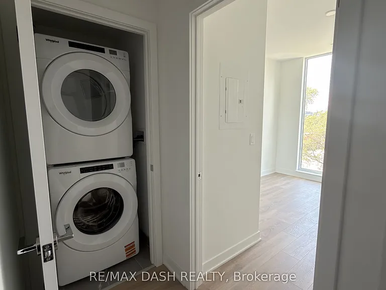 1037 The Queensway #214 — Photo 13