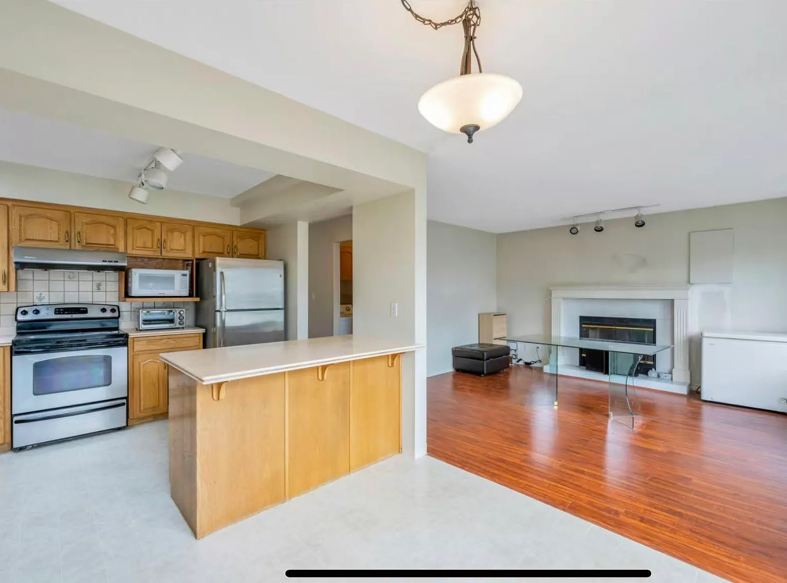 5 bed, 2300 sqft, $5,500 — Photo 2