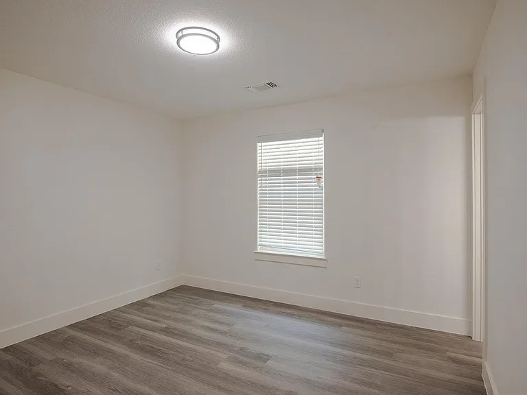 1321 Franklin Ave — Photo 5