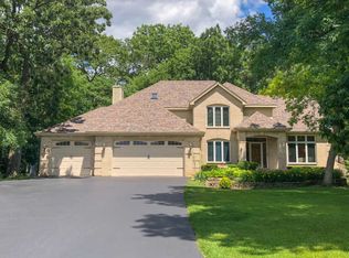 1502 Applewood Ln, Spring Grove, IL 60081