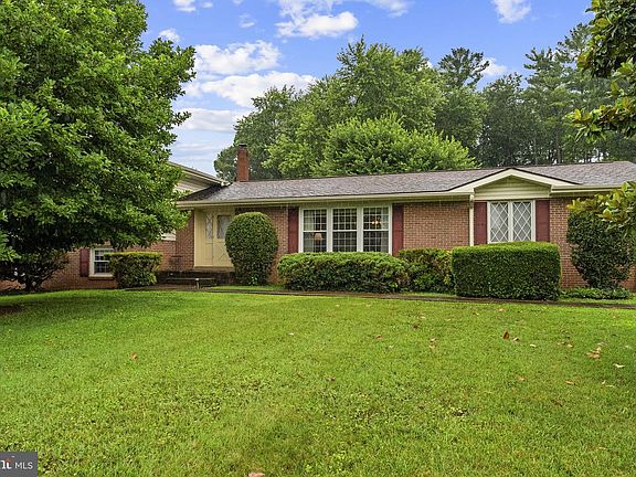 5th image of 19100 Colonial Dr