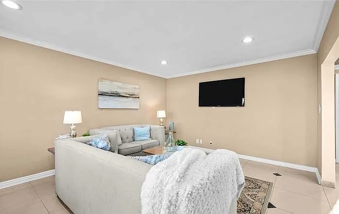 14913 Roxton Ave — Photo 4