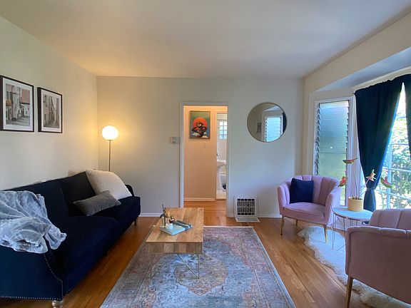 4th image of 1324 Ocean Park Blvd #B