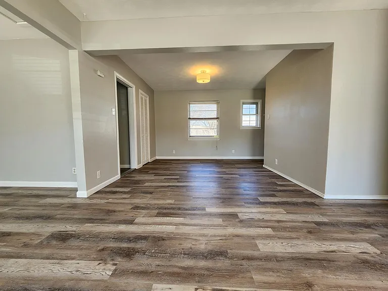 2626 Linda Dr — Photo 7