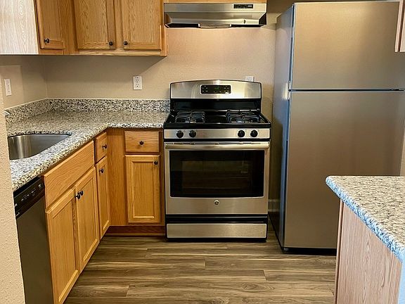 4th image of 64 Skystone Ct