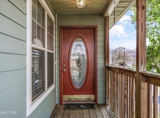 201 Valley Dr, Pigeon Forge, TN 37863