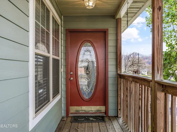 201 Valley Dr, Pigeon Forge, TN 37863