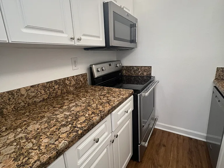 10801 SW 109th Ct #D208 — Photo 11