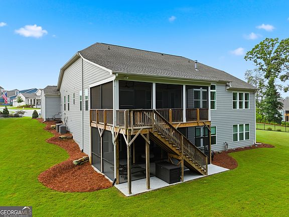 2nd image of 386 Kentucky Ct