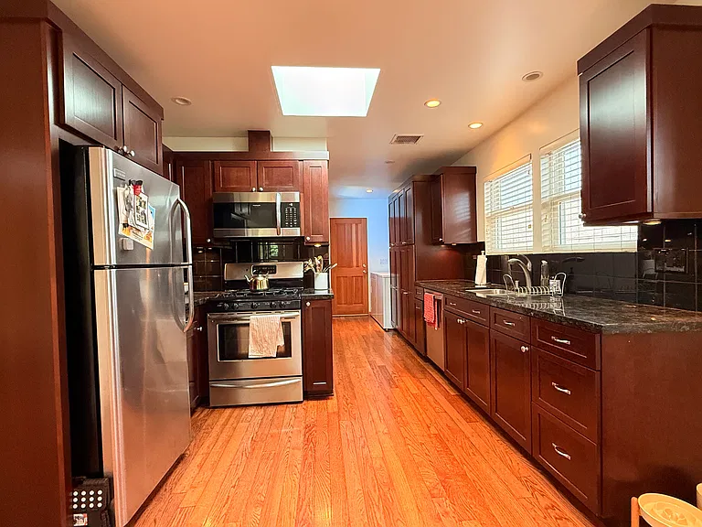 926 California Ave — Photo 7
