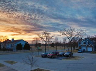 6 Stonegate Ct, Algonquin, IL 60102