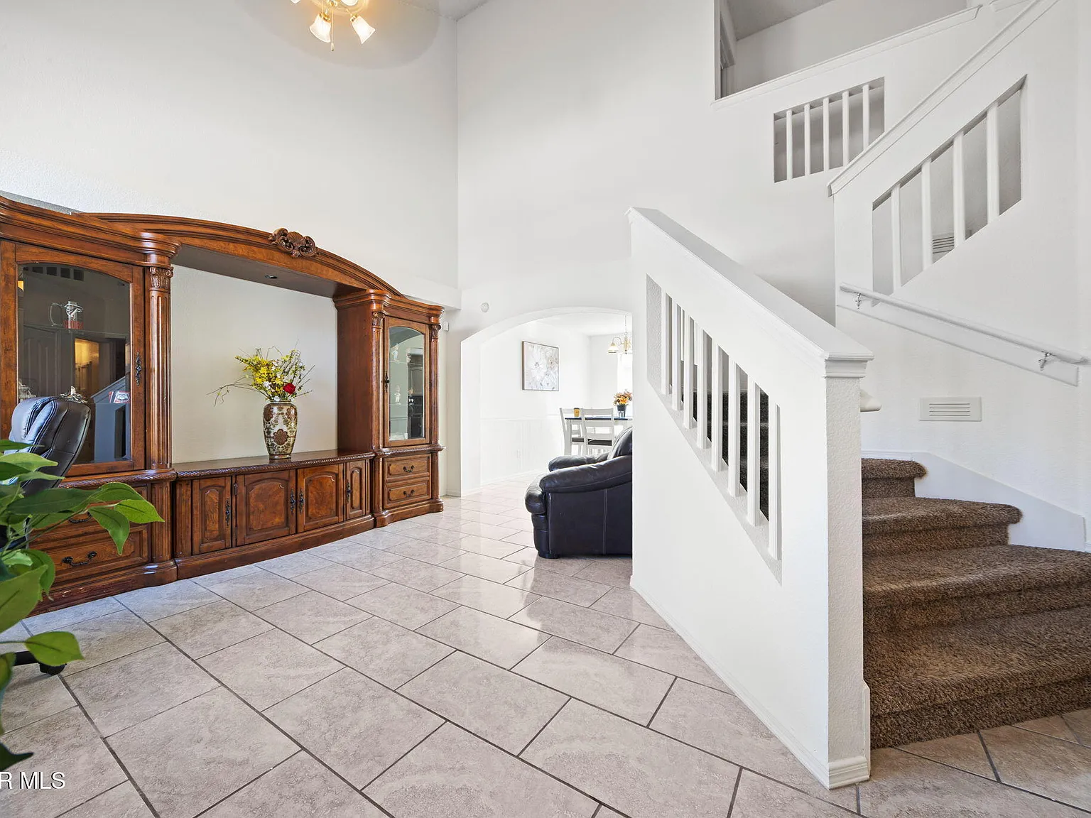 4 bed, 2.5 bath, 2050 sqft, $2,100 — Photo 2