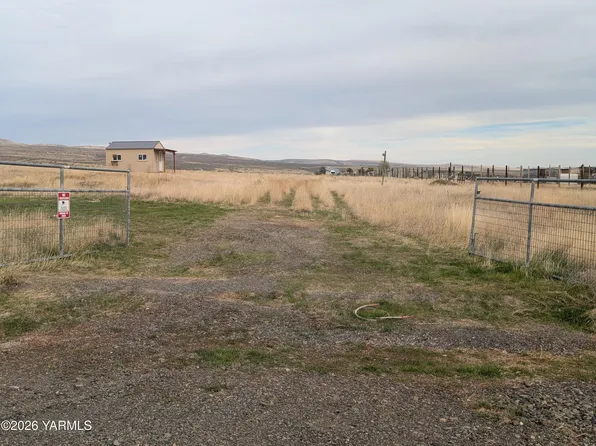 Nka Postma Rd, Yakima, WA 98901