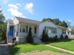 15 Lakeview Dr, Niantic, CT 06357