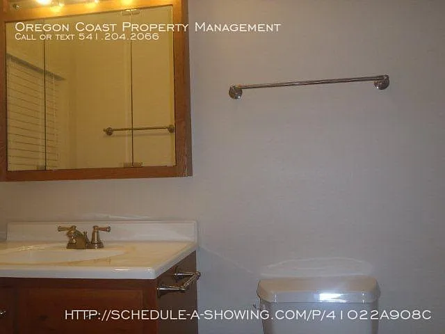 3415 NW Highway 101 #5 — Photo 3