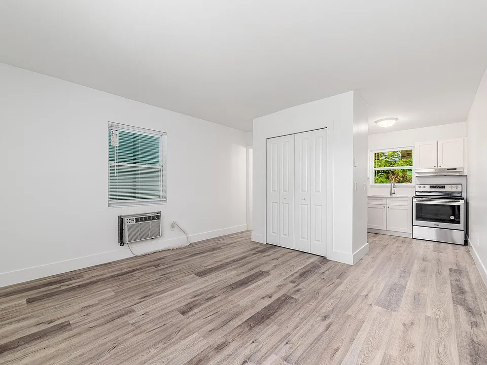 660 SW Bryant Ave #11