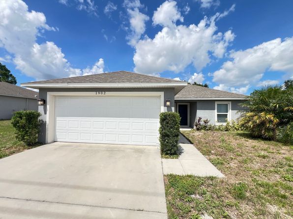 1902 Laredo Dr