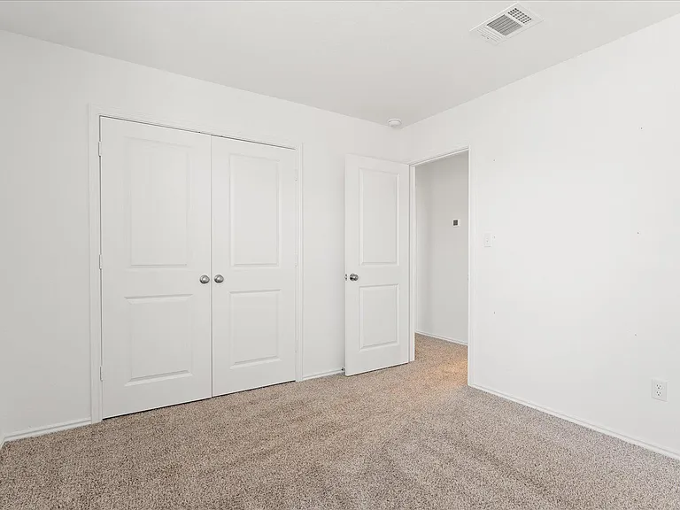 905 Powell St — Photo 33