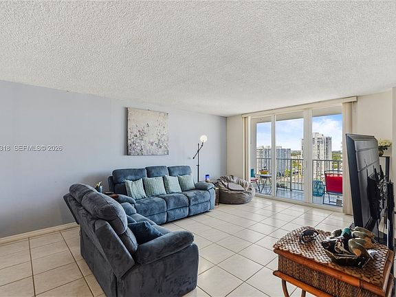 4th image of 2851 NE 183rd St APT 2012E