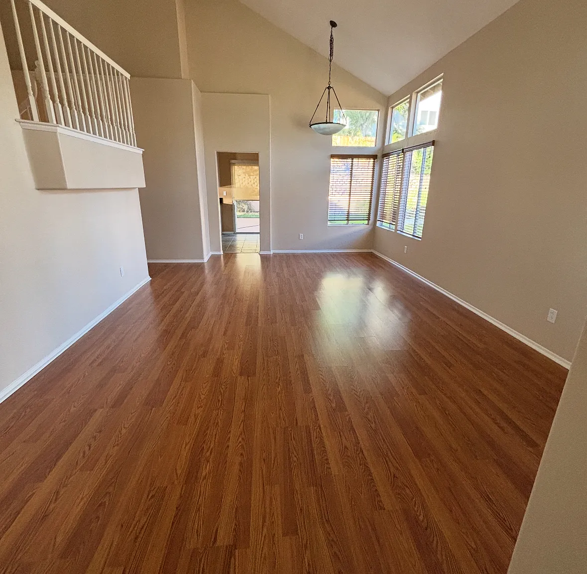 4 bed, 2.5 bath, 2200 sqft, $4,550 — Photo 4