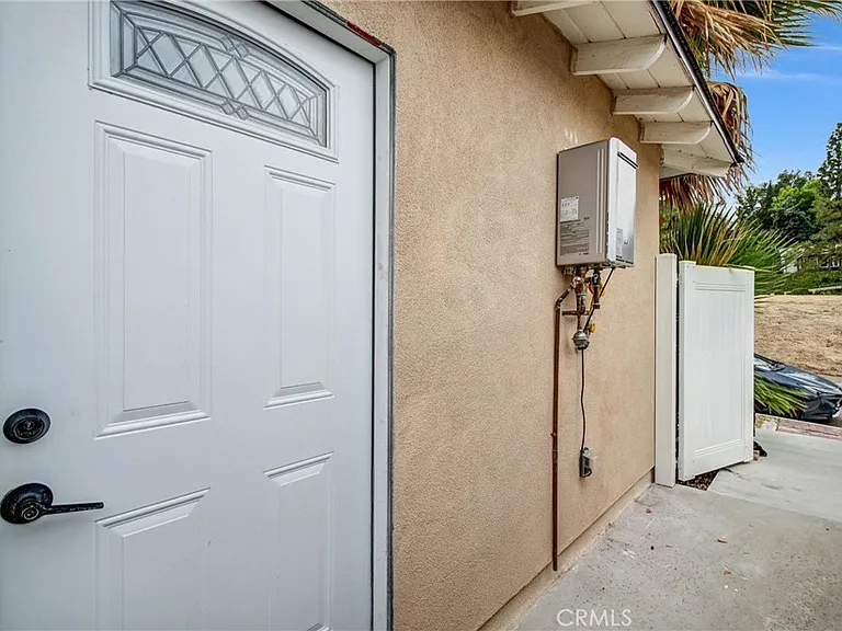 21713 Mulholland Dr — Photo 4