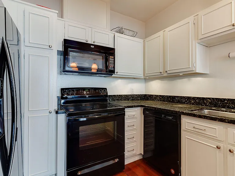 8960 Cynthia St #103 — Photo 5
