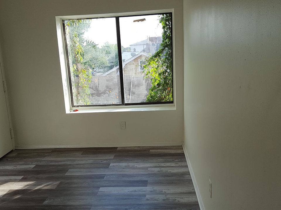 2nd image of 100 Pierce St APT 3C