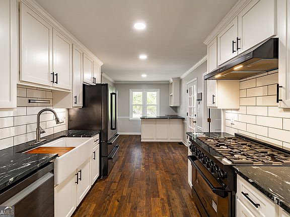 4th image of 350 Providence Rd