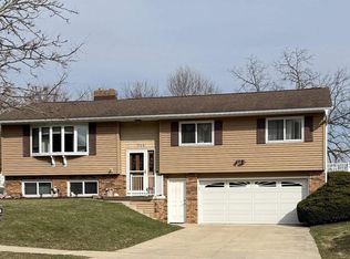 714 Willow Run St, Cottage Grove, WI 53527