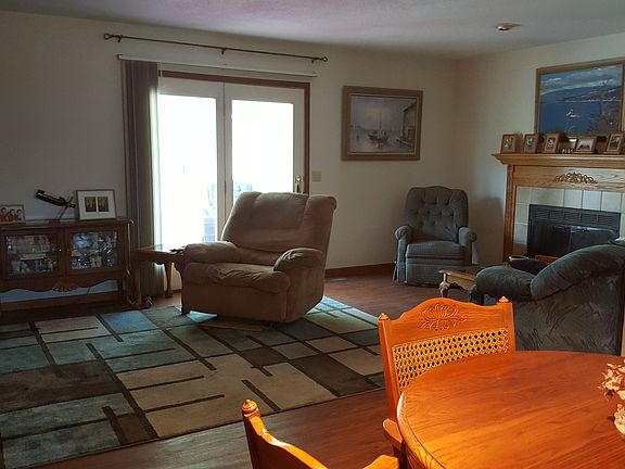 3rd image of 4327 Chelten Ave