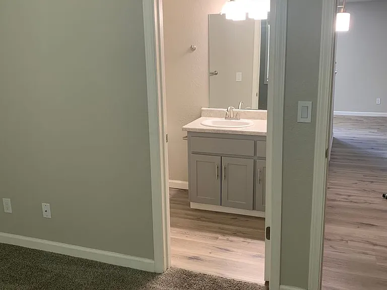 Dry Creek Apartments — Photo 43