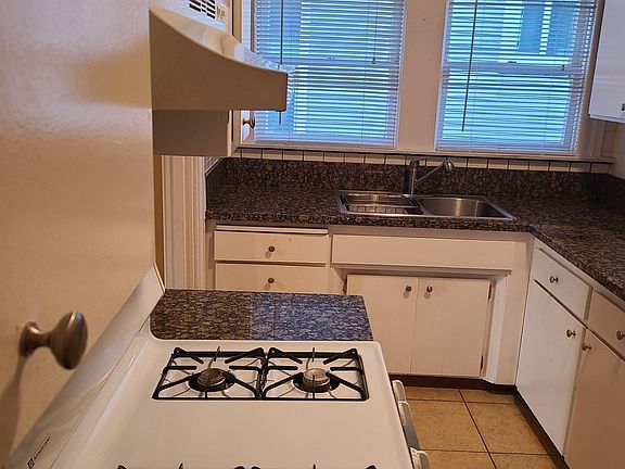 5th image of 2115 9th St Unit B