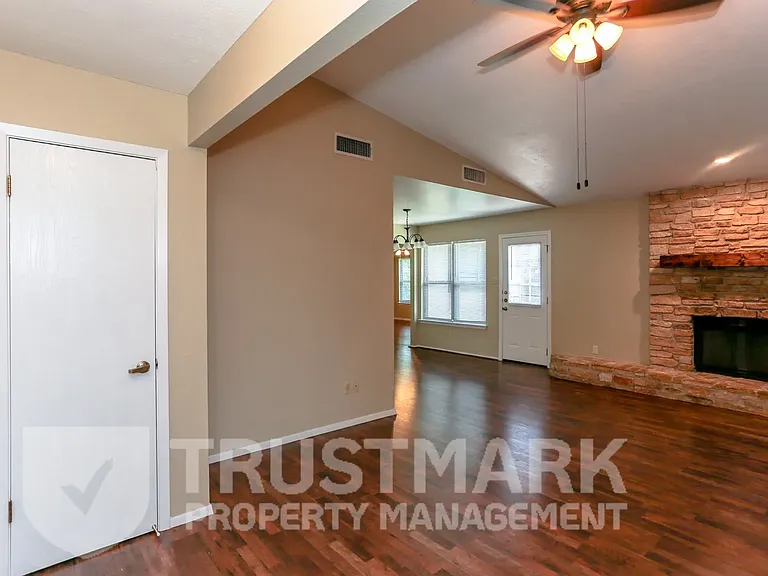 1230 Preswick Cir — Photo 4