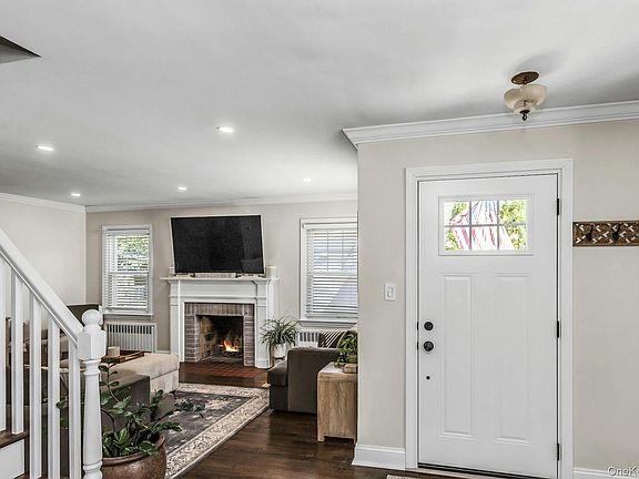 3rd image of 2544 Yorktown Street