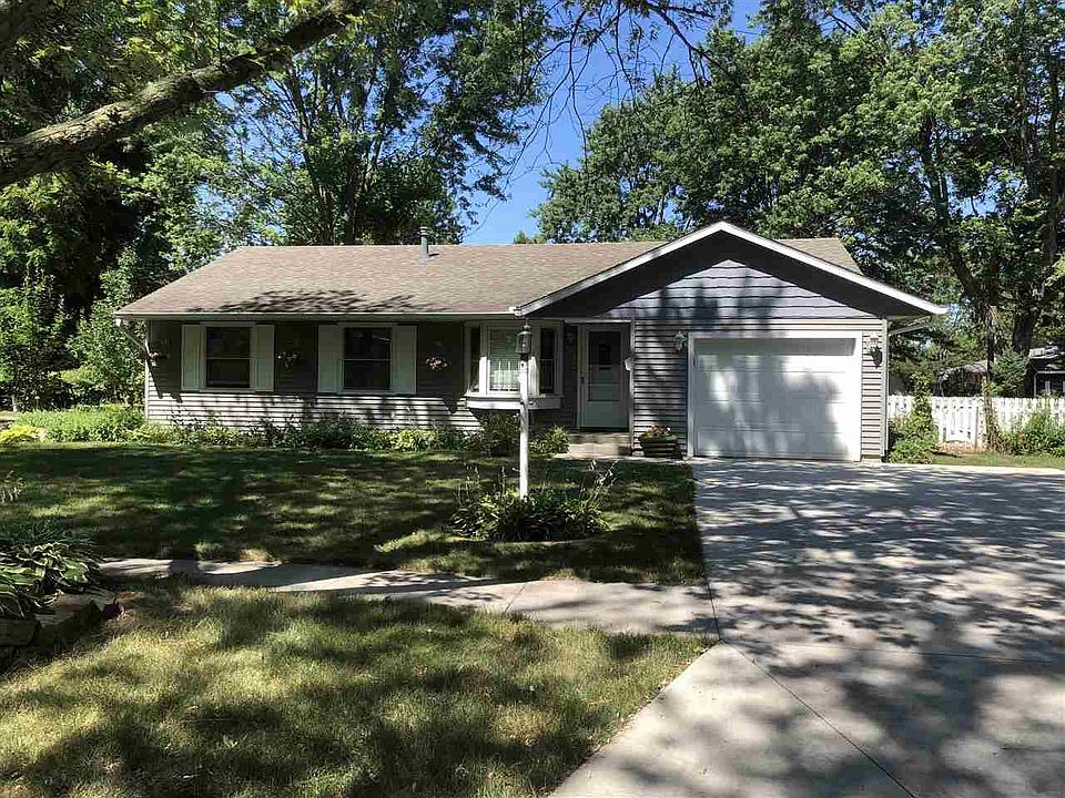 1st image of 403 Maple Ct