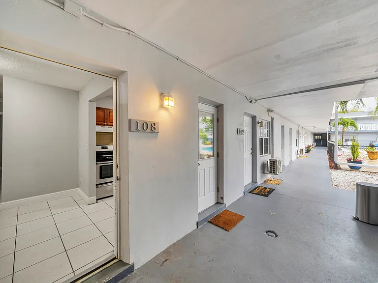 626 SW 14th Ave #108 — Photo 24