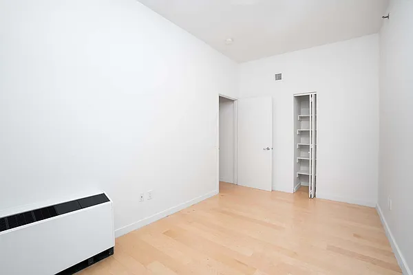 Rented by Waldstar Real Estate LLC | media 6