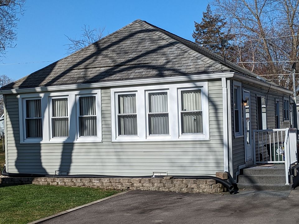1st image of 42712 N Lake Dr