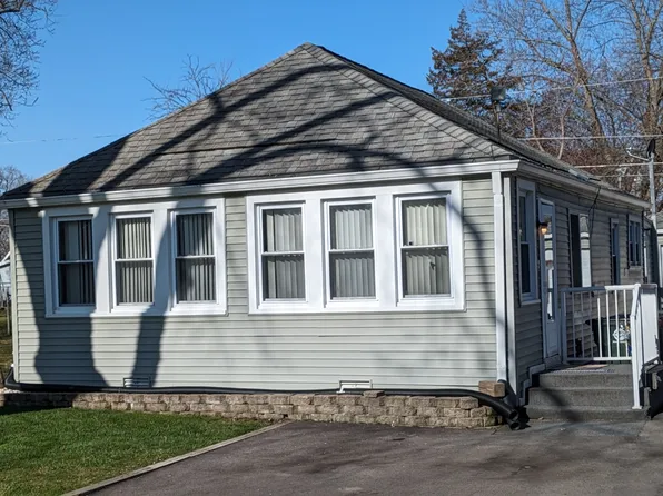 42712 N Lake Dr, Antioch, IL 60002