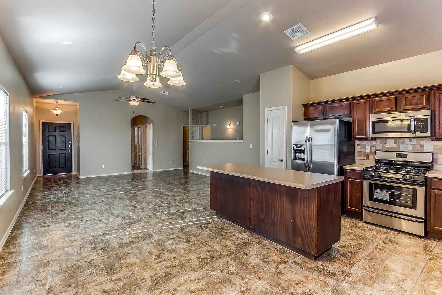 1 Story 3 Bedroom Home right by park — Photo 4