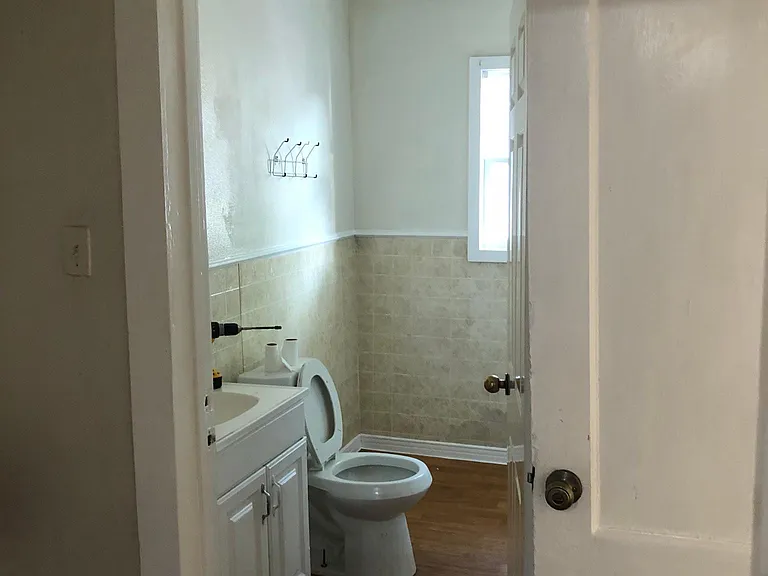 822 Hollywood Ave — Photo 11