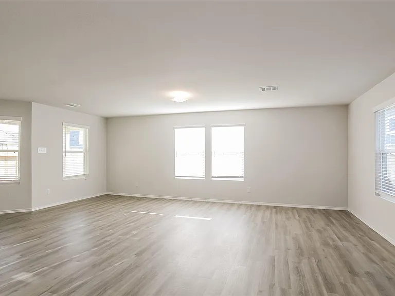 8710 W Oaks Dr — Photo 6